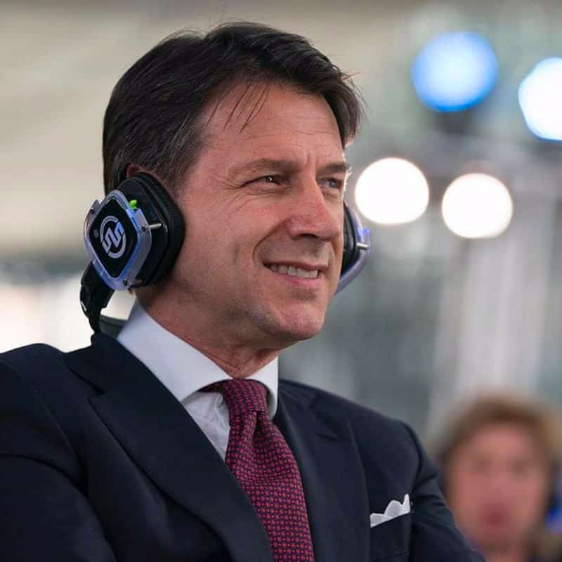 Giuseppe Conte – Silentsystem Ο Giuseppe Conte με ακουστικά Silentsystem σε εκδήλωση