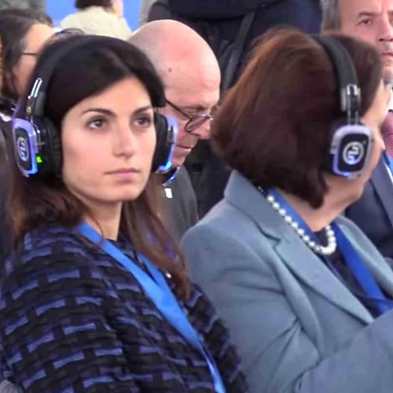 Virginia Raggi – Silentsystem Η Virginia Raggi με ασύρματα ακουστικά Silentsystem σε συνέδριο