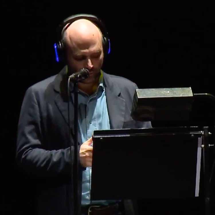 saviano-piccolo-teatro Ο Roberto Saviano διαβάζει στο αναλόγιο με ακουστικά Silentsystem στο Piccolo Teatro