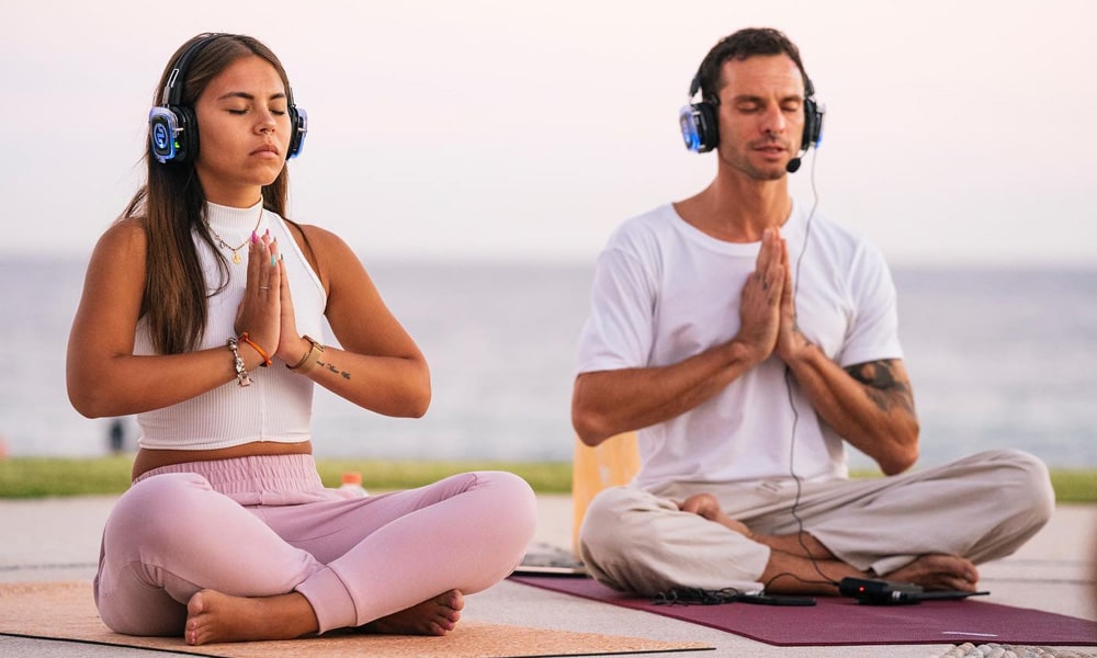 Silentyoga e mindfulness Silent Yoga και διαλογισμός με ασύρματα ακουστικά Silentsystem