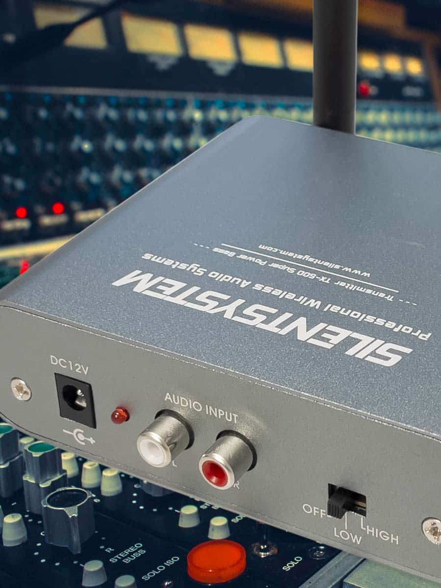 trasmettitoTrasmettitori Silent Πομπός RF Silentsystem συνδεδεμένος σε μίκτη