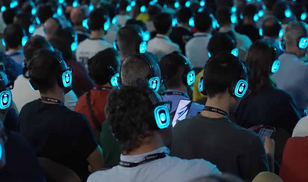 AWS conferenza Silent AWS Summit Milano: πάνω από 5.000 ασύρματα ακουστικά συνεδρίου